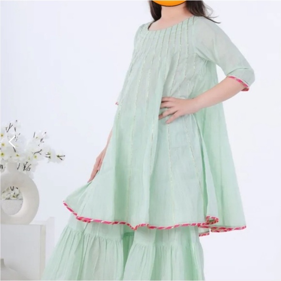 Girls 2 Piece Set Kurta & Sharara Set - Picture 3 of 7